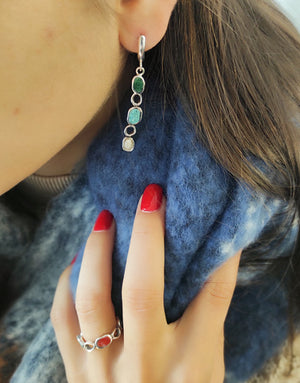 Сребърен пръстен проба 925 декориран с естествени перли, малахит, корал и тюркоаз - бижуто е подходящо за жени