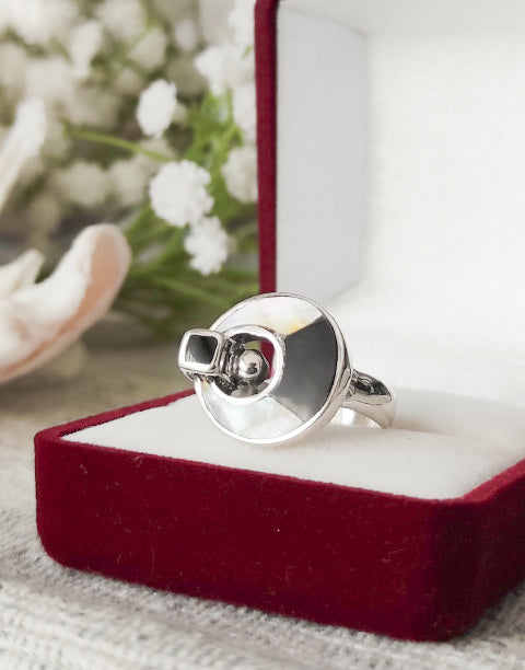Сребърен пръстен проба 925 с естествени полускъпоценни камъни Оникс и Седеф