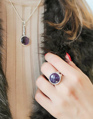 Сребърен пръстен проба 925 с естествени полускъпоценни камъни аметист - бижуто е подходящо за жени