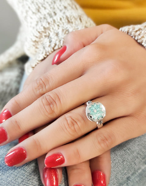 Сребърен пръстен проба 925 инкрустиран с естествен и полускъпоценен камък Тюркоаз - бижуто е подходящо за жени