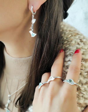 Сребърен комплект бижута проба 925 включващ обеци, медальон, пръстен - бижуто е подходящо за жени