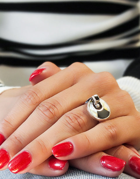 Сребърен пръстен проба 925 с естествени полускъпоценни камъни Оникс и Седеф