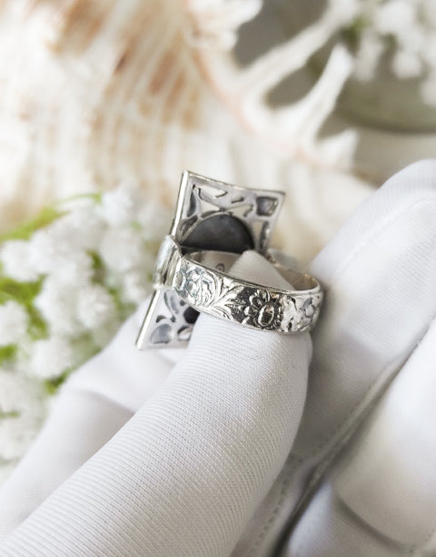 Сребърен пръстен проба 925 с естествени полускъпоценни камъни Абалон (Кралски Седеф) - бижуто е подходящо за жени