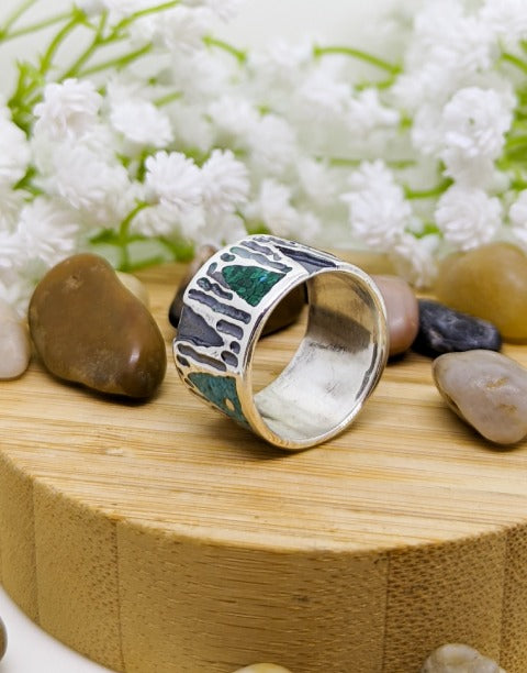 Сребърен пръстен проба 925 с естествен бял седеф - бижуто е подходящо за жени