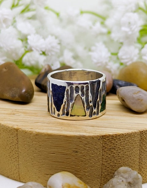 Сребърен пръстен проба 925 с естествен бял седеф - бижуто е подходящо за жени