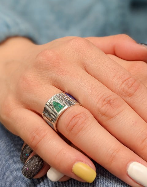 Сребърен пръстен проба 925 с естествен бял седеф - бижуто е подходящо за жени