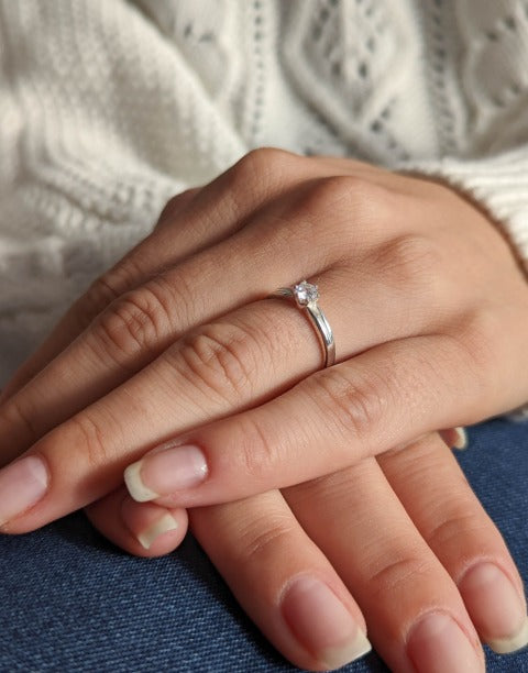 Сребърен пръстен с камък циркон 4.5мм