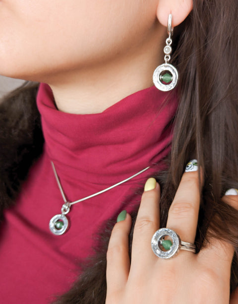 Сребърен комплект бижута с авантюрин и циркони - пръстен, обеци и медальон